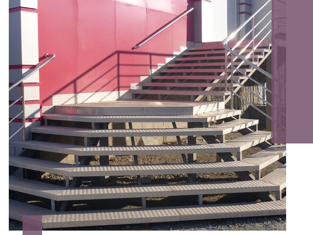 Лестницы для магазина в Серове — изготовление и монтаж