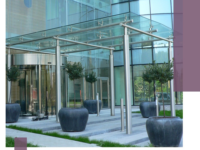 Навесы из стекла на заказ в Серове — монтаж и установка