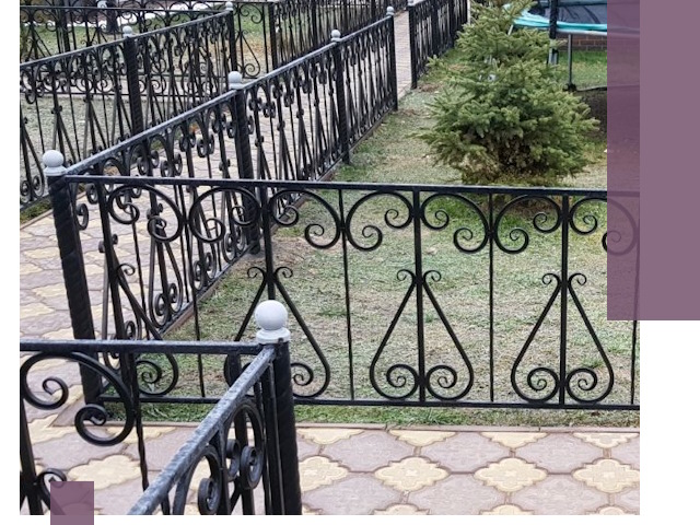 Кованые газонные ограждения под ключ в Серове
